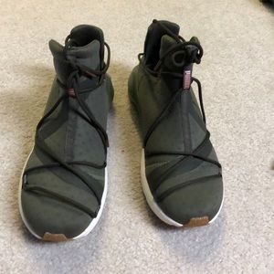 Women’s size 10 Puma Tennis shoes